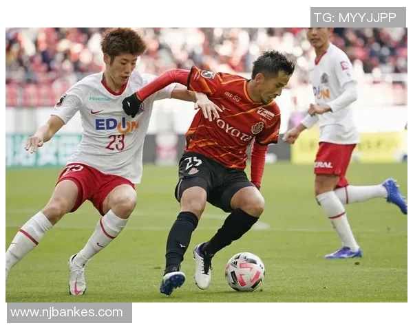 福冈黄蜂与广岛三箭激战正酣谁能在这场对决中笑到最后